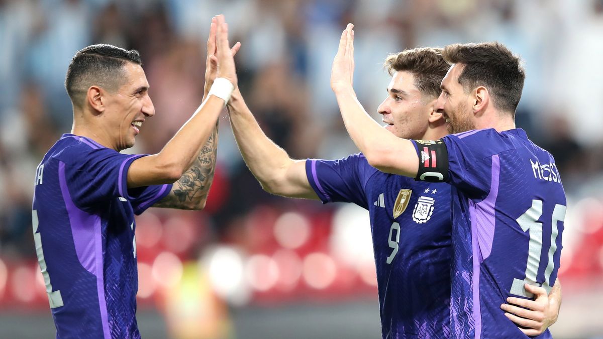 reprezentanci Argentyny cieszą się z gola