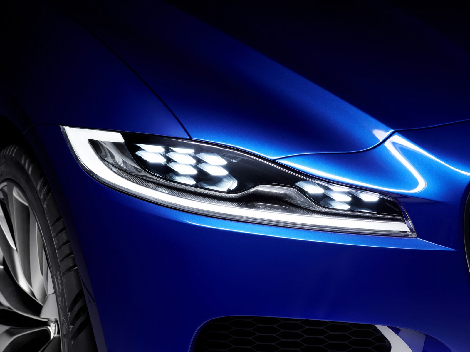 Jaguar C-X17 Concept w studiu i plenerze [galeria] 22