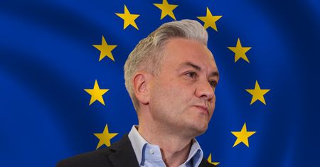 "Polskę można wyprowadzić w jedną noc". Biedroń mocno o polexicie