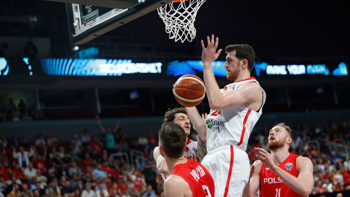 PAP/EPA / TOMS KALNINS / Kadr z meczu Turcja - Polska