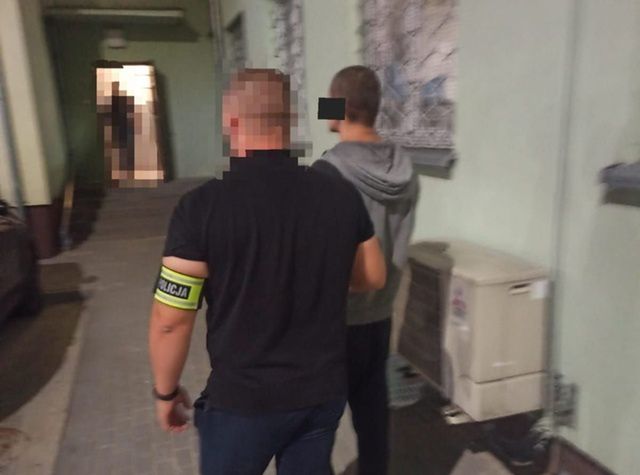 Poszukiwany 2 listami gończymi 41-latek wpadł podczas zakupów