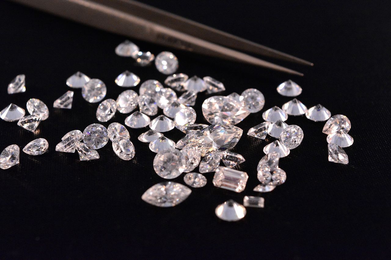 Badacze wygenerowali diamenty z tworzywa PET