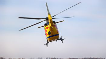 Rowerzysta potrącony przez busa w Ogrodnikach. Lądował śmigłowiec LPR
