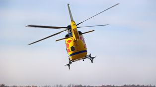 Rowerzysta potrącony przez busa w Ogrodnikach. Lądował śmigłowiec LPR