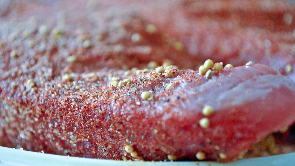 Surowy mostek z wołowiny nowozelandzkiej (mięso i tłuszcz)