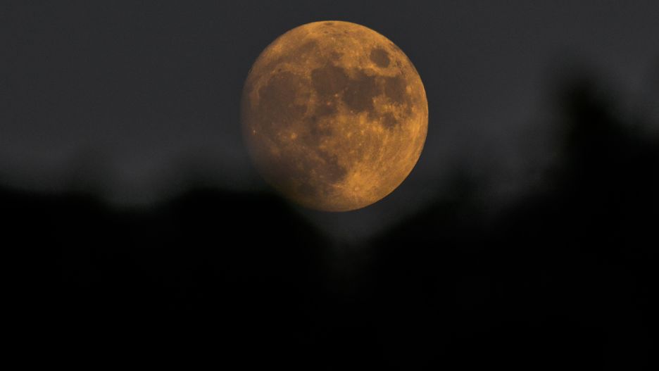 Pełnia. Niebieski Księżyc 2023. W sierpniu warto spojrzeć w niebo