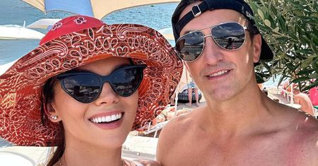 Rzadki widok: Paulina Krupińska w bikini pozuje u boku wyrzeźbionego Sebastiana Karpiela-Bułecki. Para jak z żurnala? (FOTO)