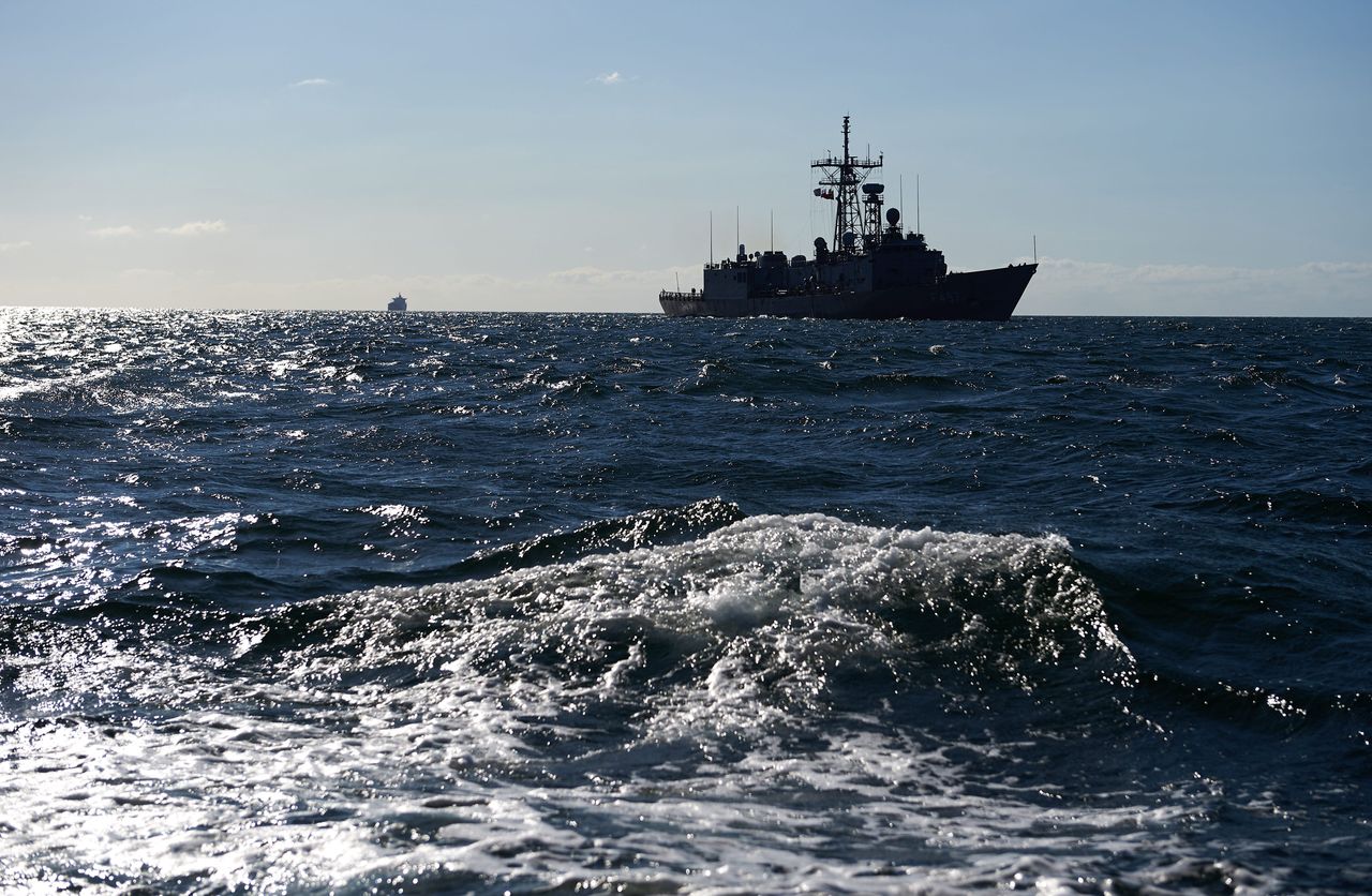 Manewry na Morzu Czarnym. Ambasada Rosji w USA ostrzega