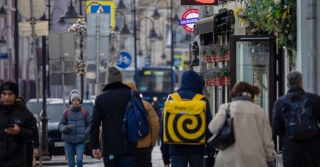 Antywojenne materiały na stronie rosyjskiego dziennika. Były tam przez 10 min
