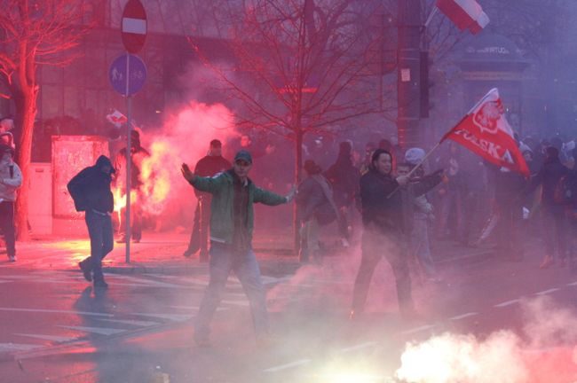 Marsz Niepodległości w Warszawie. 4 osoby ranne, 132 doprowadzone na policję