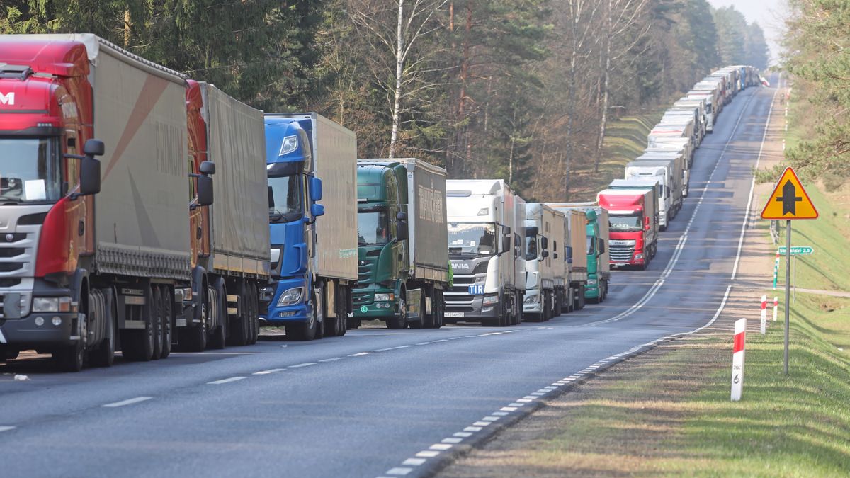 kolejka tir�wArtur Reszkoci�ar�wki, granica, kolejka, korek, polsko-bia�oruska, ruch graniczny, samoch�d ci�arowy, tir, utrudnienia