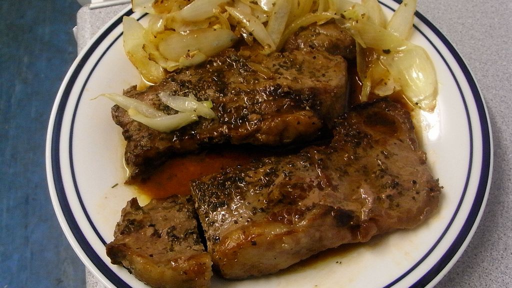 Grillowany rostbef wołowy bez kości (samo mięso, III klasa mięsa)