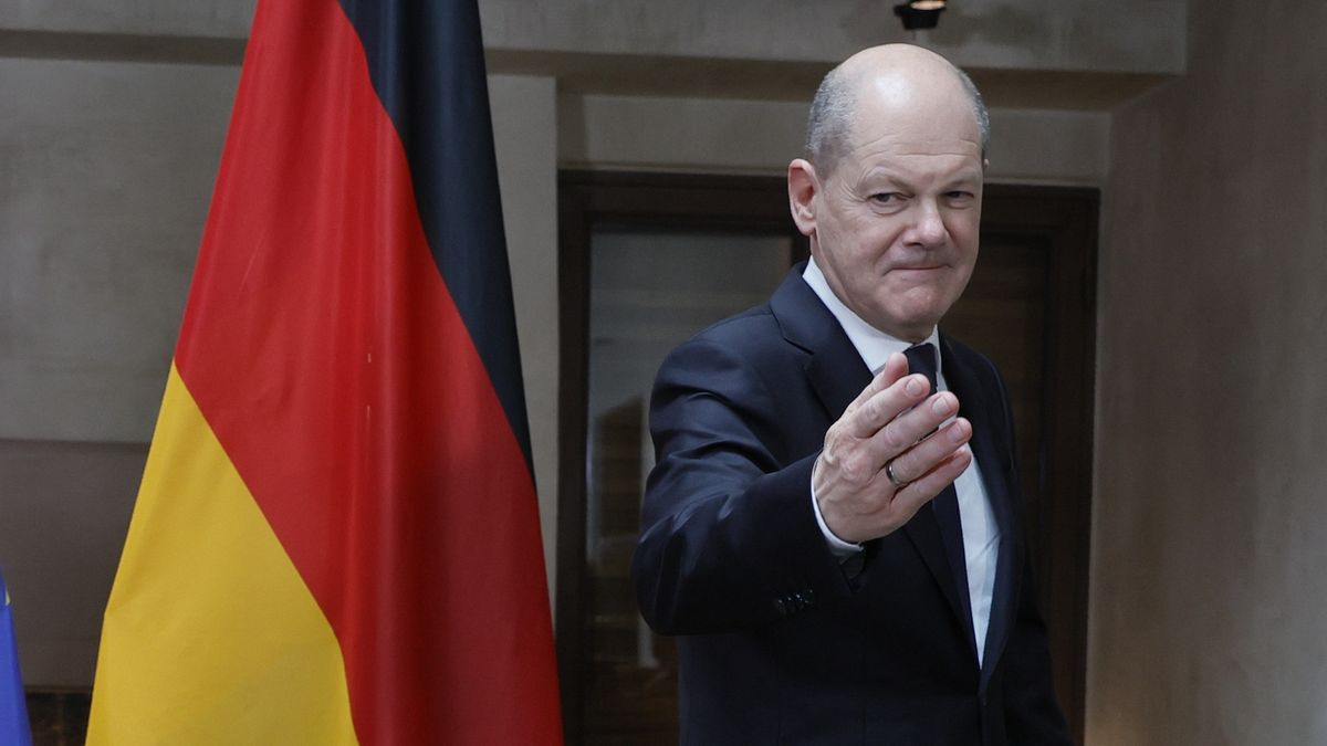 MUNICH, GERMANY - FEBRUARY 17: German Chancellor Olaf Scholz (R) and King Abdullah II of Jordan pose for the media during bilateral talks at the 'Bayerischer Hof' hotel, the venue of the 60th Munich Security Conference (MSC) on February 17, 2024 in Munich, Germany. More than 500 high-level international decision-makers meet at the 60th Munich Security Conference in Munich during their annual meeting from 16 to 18 February 2024 to discuss global security issues. (Photo by Ronald Wittek - Pool/Getty Images)