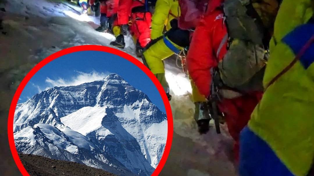 Wspinacze wchodzący na Mount Everest