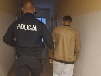 Pruszcz Gdański: Napaść na policjanta przy użyciu pojazdu
