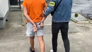 Trzech 17-latków brutalnie pobiło dwóch mężczyzn. Jeden z nich jest niepełnosprawny