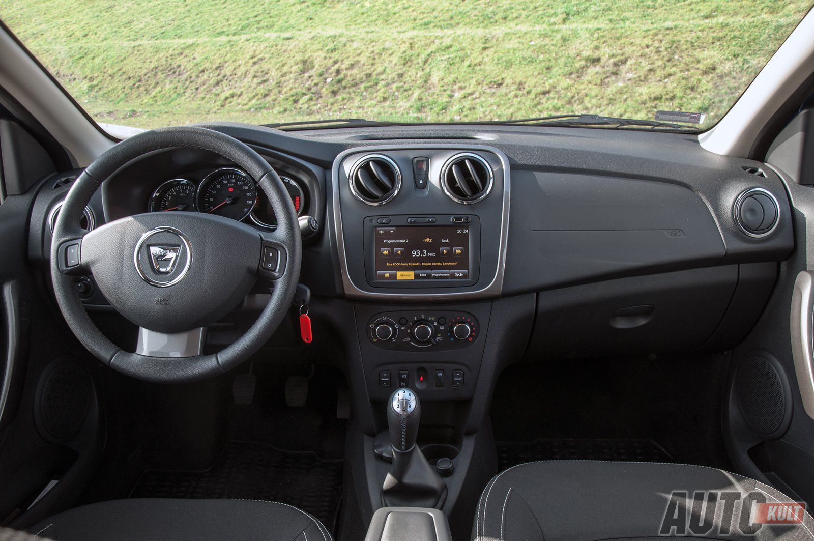 Wykonanie wnętrza Dacii Logan to najniższa półka w tym zestawieniu.