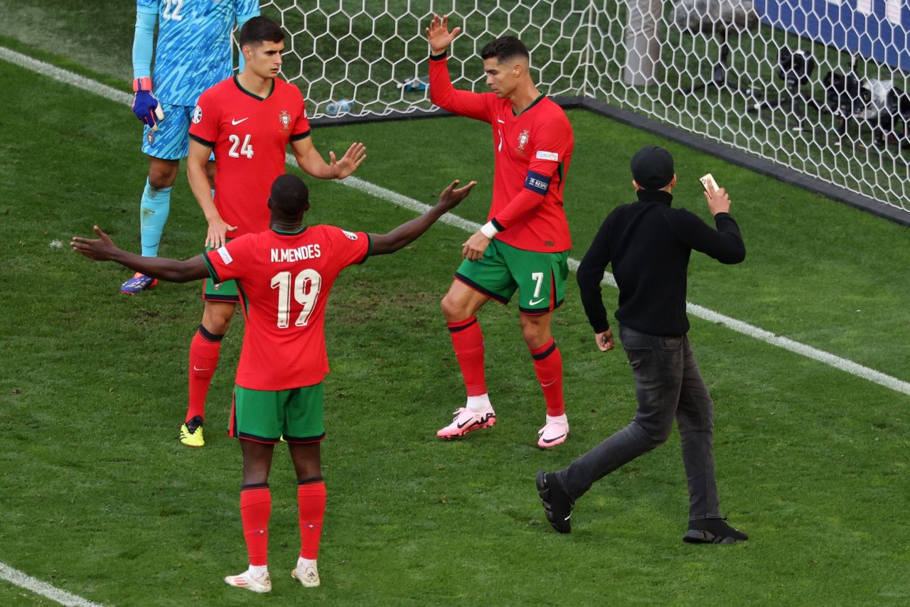 Attack on Cristiano Ronaldo during the match between Portugal and Turkey