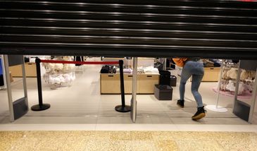 Lockdown w Polsce przed Wielkanocą? "Bezradny rząd podejmuje decyzje na ślepo"