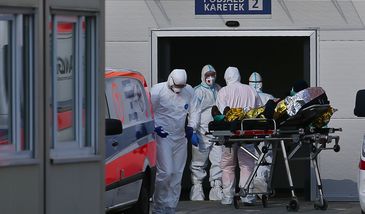 Dyrektor szpitala w Krakowie: "Pacjenci z COVID-19 trafiają do nas w ciężkim stanie, prawie wszyscy z potrzebują tlenu"