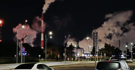 Uwaga słychać huk z instalacji ORLEN. Doszło do awarii zaworu!