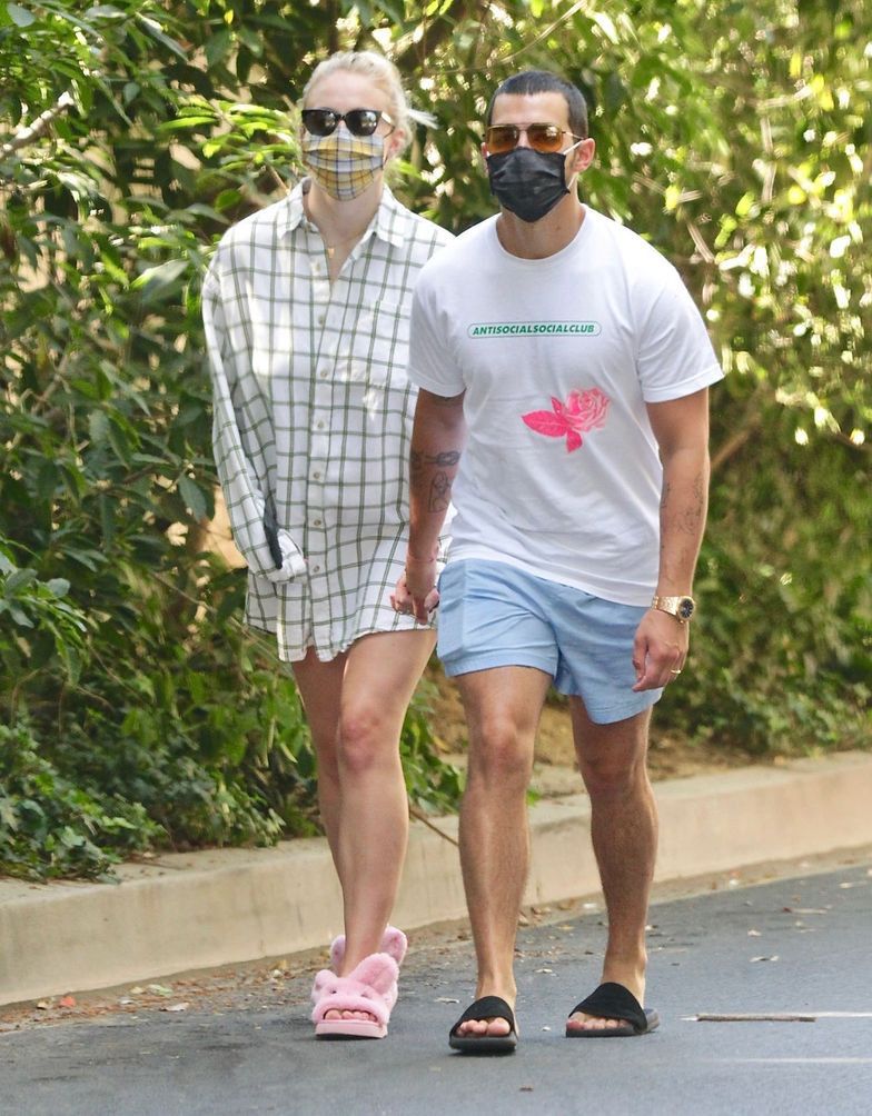Sophie Turner w zaawansowanej ciąży, lipiec 2020