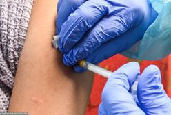 Setki chętnych na niezatwierdzoną szczepionkę przeciw COVID-19. Interweniowała policja