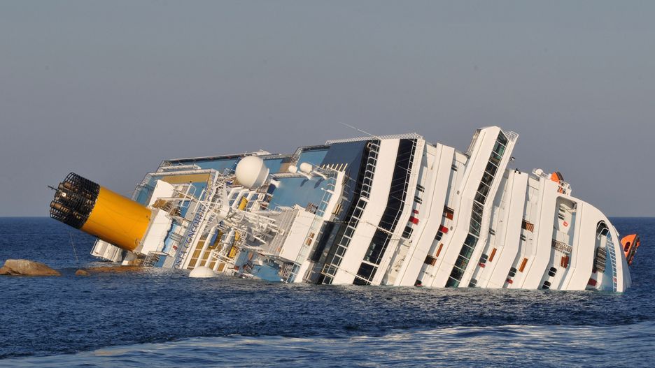 Wrak statku Costa Concordia w styczniu 2012 roku
