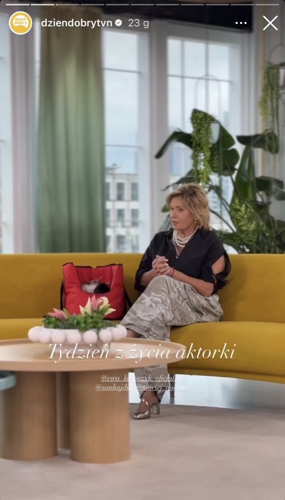 Ewa Kasprzyk w spodniach moro 