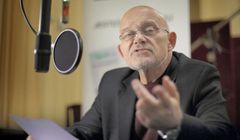 Nowa radiowa powieść w Dwójce: „Nadberezyńcy”. Czyta Adam Ferency
