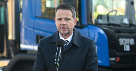 Podwyżki w stołecznym ratuszu. Więcej pieniędzy od Trzaskowskiego