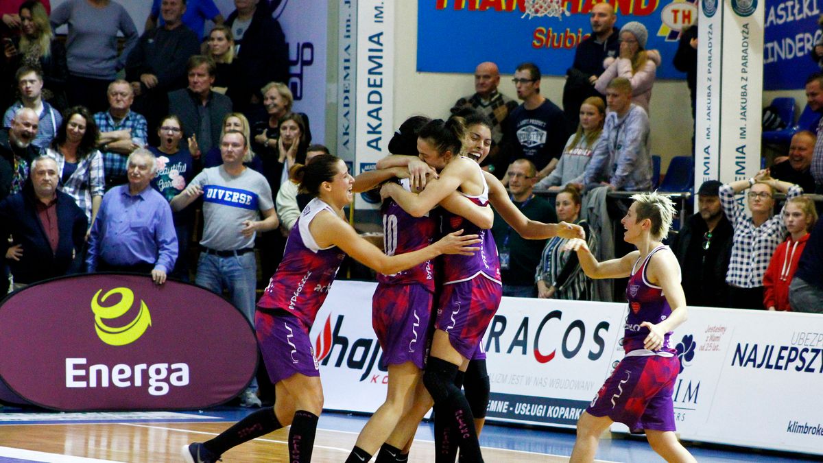 WP SportoweFakty / Dawid Lis / Na zdjęciu: koszykarki Artego Bydgoszcz