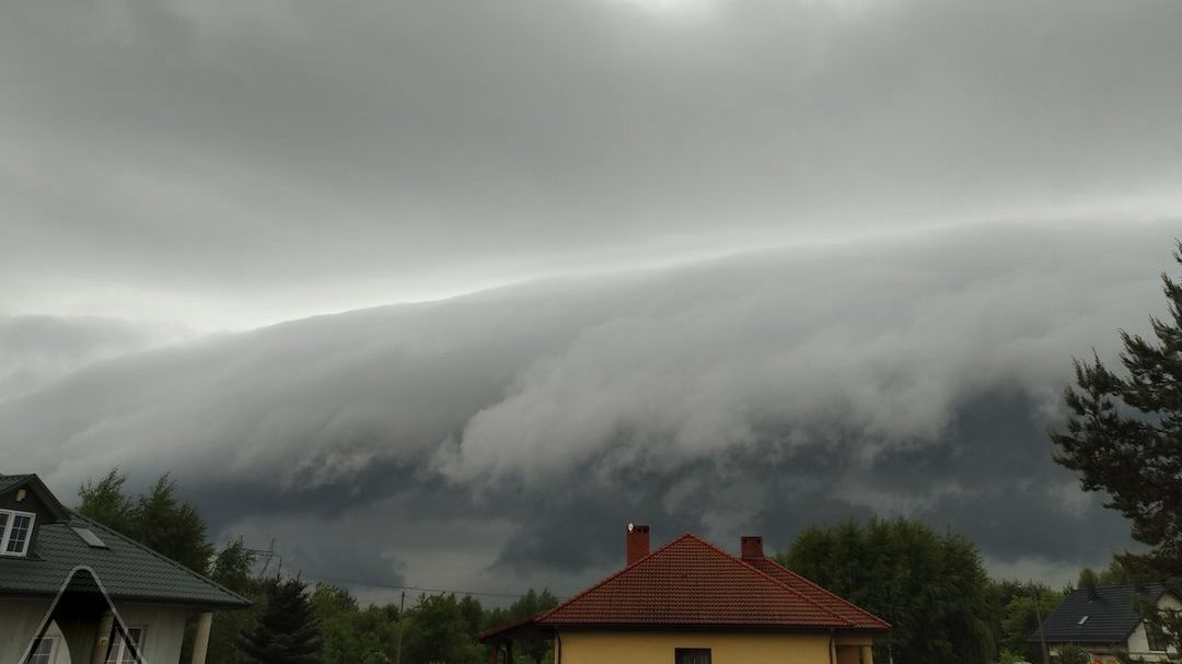 Burze przechodzą przez cały kraj
