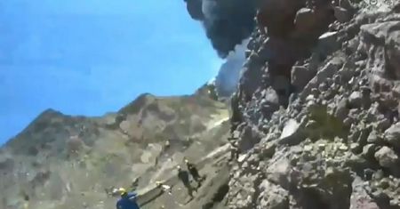 Erupcja wulkanu. Przerażające nagranie z ostatnich chwil turystów