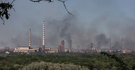 Wojna w Ukrainie. Szturm Rosjan. Ogromny pożar w zakładach chemicznych [RELACJA NA ŻYWO]