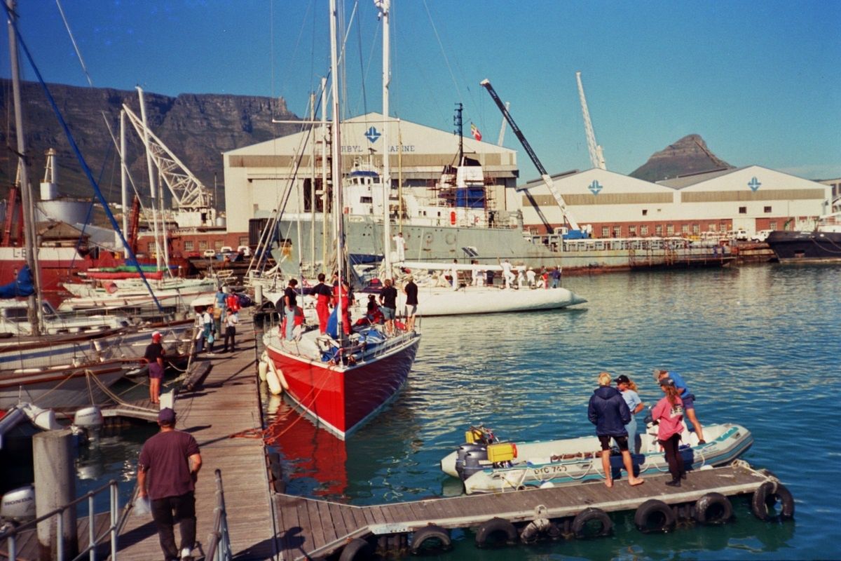 Łódź czerwona, z której filmowano ujęcia 