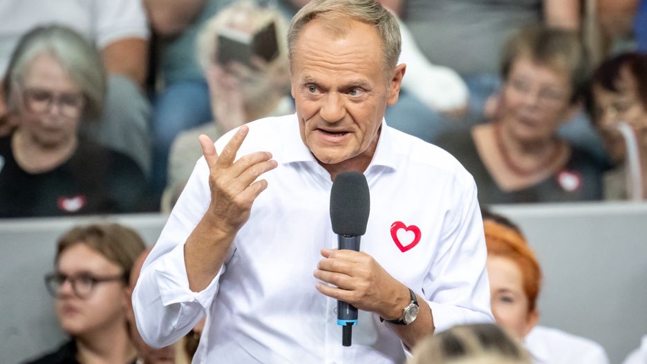 Donald Tusk
Bydgoszcz, 27.09.2023. Kampania wyborcza do parlamentu 2023. Przewodnicz�cy Platformy Obywatelskiej Donald Tusk przemawia podczas spotkania otwartego w Hali Sportowej SISU Arena w Bydgoszczy, 27 bm. (ad) PAP/Tytus �mijewski
Tytus �mijewski
kampania, otwarte, polityka, spotkanie, wybory