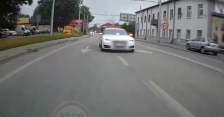 Jechał audi i udawał radiowóz. Teraz stanie przed sądem