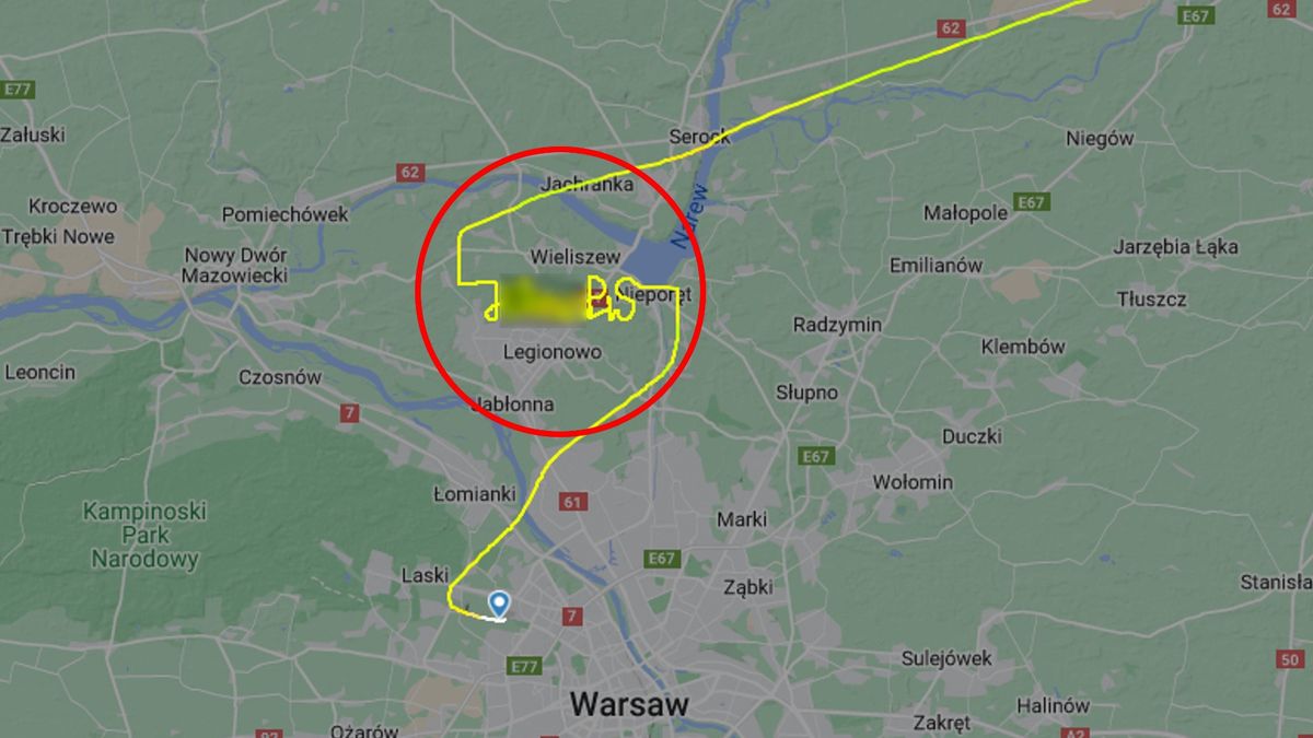 Lot śmigłowca nad Warszawą w trakcie marszu 4 czerwca.