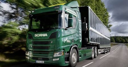 Scania ma nietypowy pomysł na darmowe kilometry. Użyją energii słonecznej