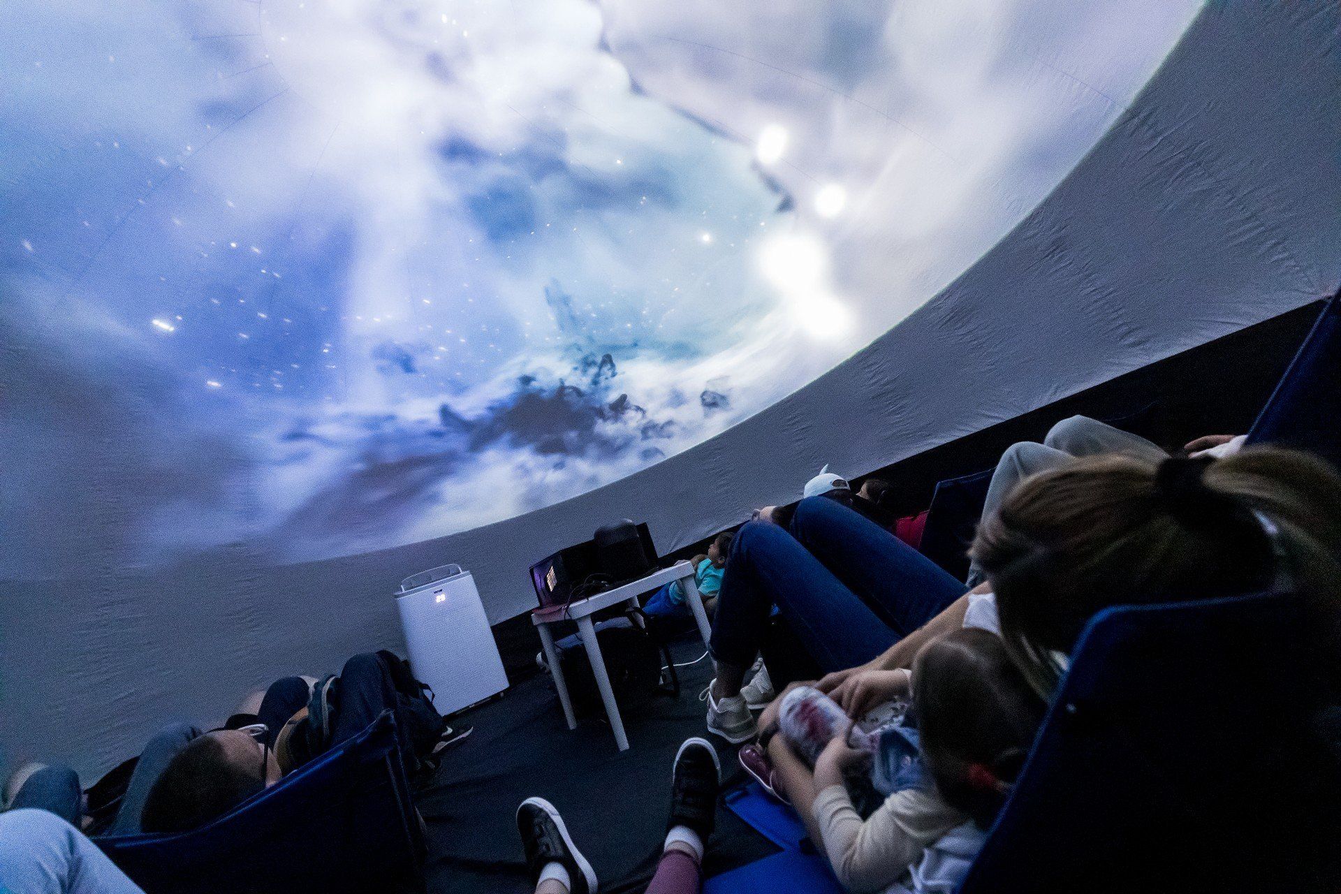 Mobilne planetarium Kopernika w Jaworze i kosmiczne atrakcje w Legnicy