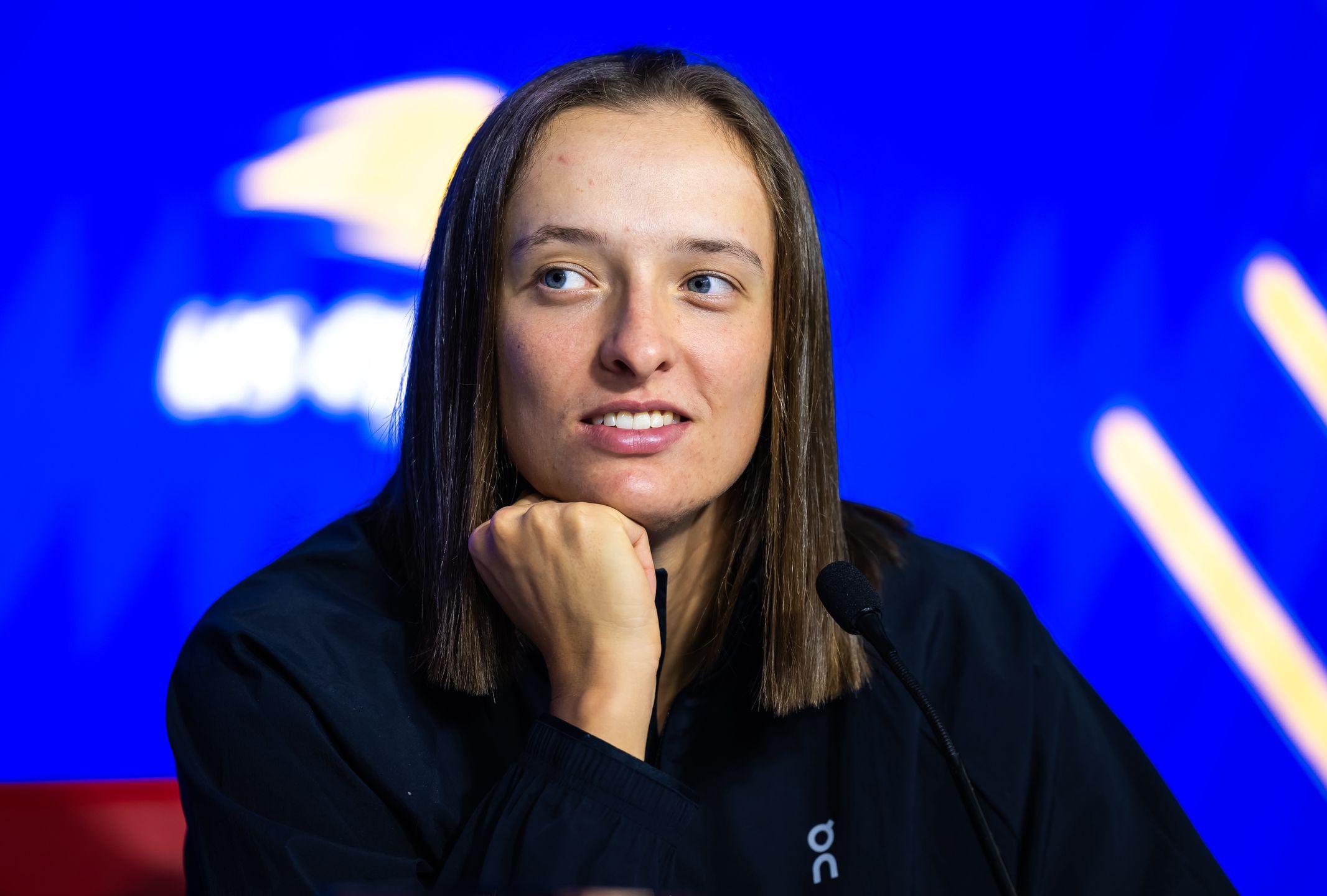 NEW YORK, NEW YORK - AUGUST 29: Iga Swiatek of Poland talks to the media after defeating Ena Shibahara of Japan in the second round on Day 4 of the US Open at USTA Billie Jean King National Tennis Center on August 29, 2024 in New York City (Photo by Robert Prange/Getty Images)