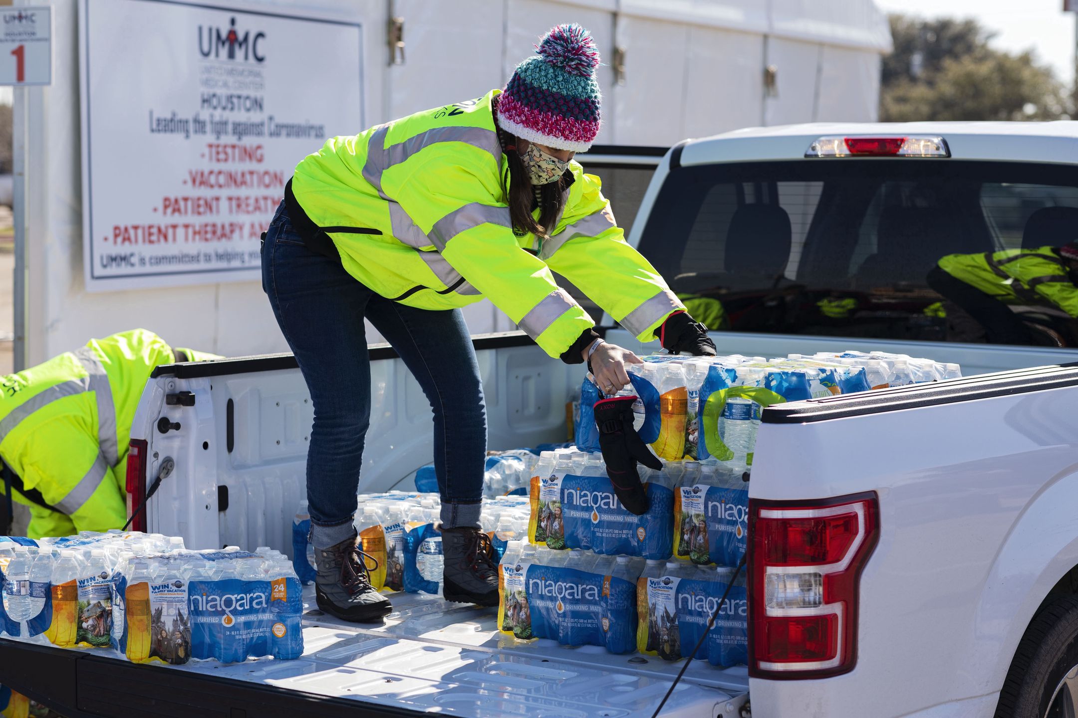 USA. Ludzie gromadzą zapasy wody