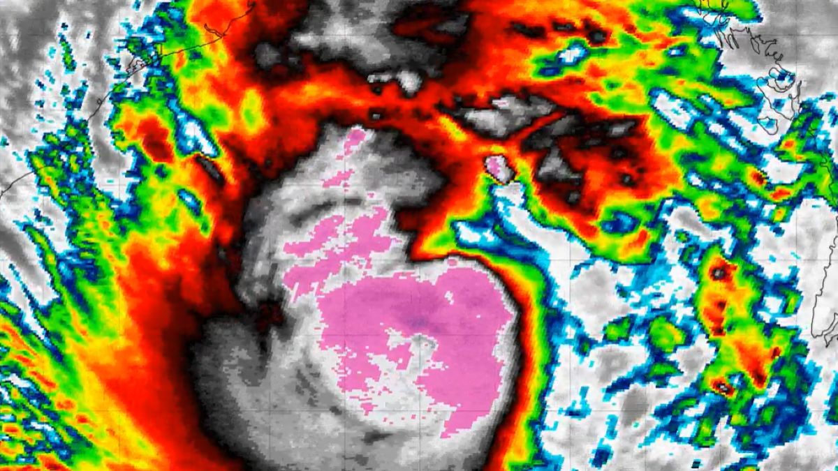 Cyklon Dana nadciąga nad Indie. 