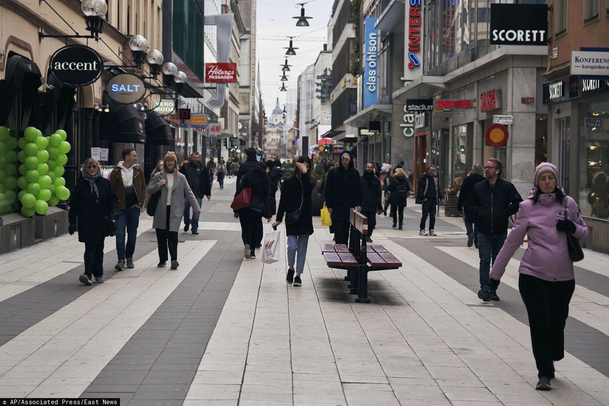 Ludzie w centrum Sztokholmu