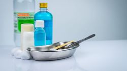 Nadtlenek wodoru, czyli woda utleniona - właściwości, zastosowanie w medycynie i kosmetyce