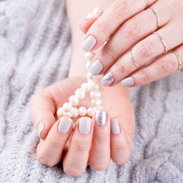 Czym się kierować przy wyborze żelu do paznokci? Wskazówki dotyczące domowego manicure