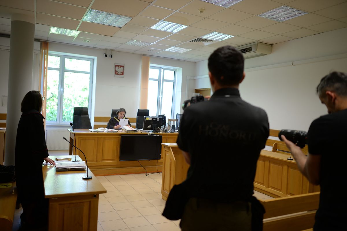 Sąd ogłosił wyrok w sprawie Dominiki K., żony Ryszarda Kalisza, która została oskarżona o prowadzenie samochodu po pijanemu i narażenie syna na niebezpieczeństwo 