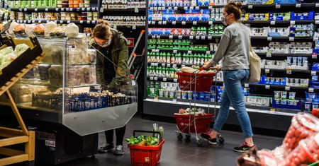 Odmrażanie gospodarki ożywiło konsumpcję. Wydatki Polaków wracają do stanu sprzed pandemii