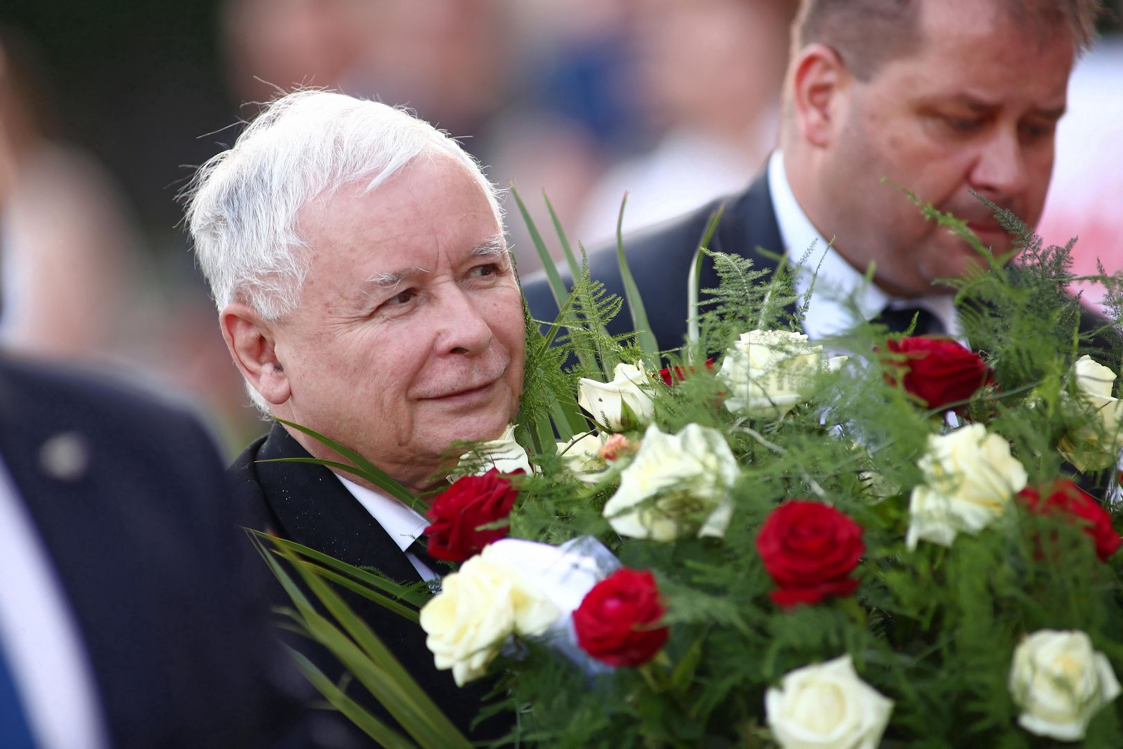 Kaczyński odwiedził grób. Towarzyszyli mu członkowie PiS